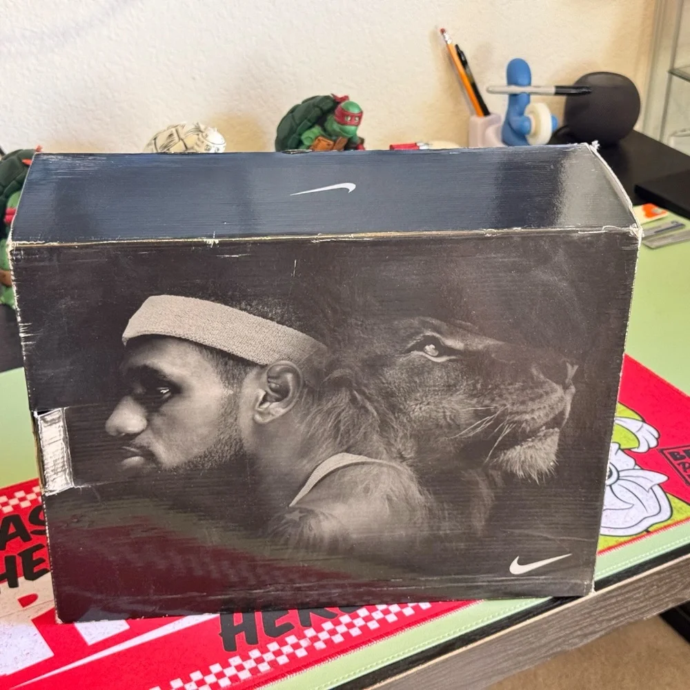 Nike LeBron 8 ‘Blackout’ – 2010 Miami Heat Era, All Business, No Distractions - Picture 2 of 6